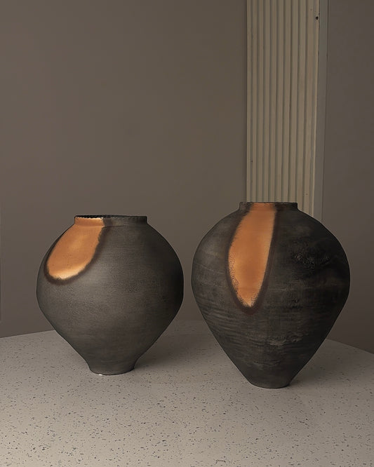 Onyx Shadow Vase