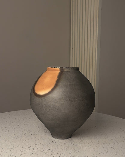Onyx Shadow Vase