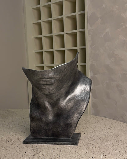 Sculpted Profile Accent