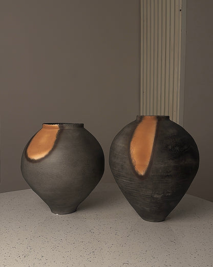 Onyx Shadow Vase