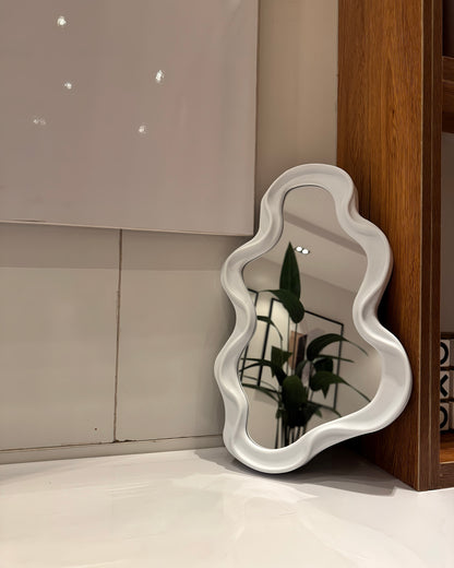 Abstract Curve Mirror