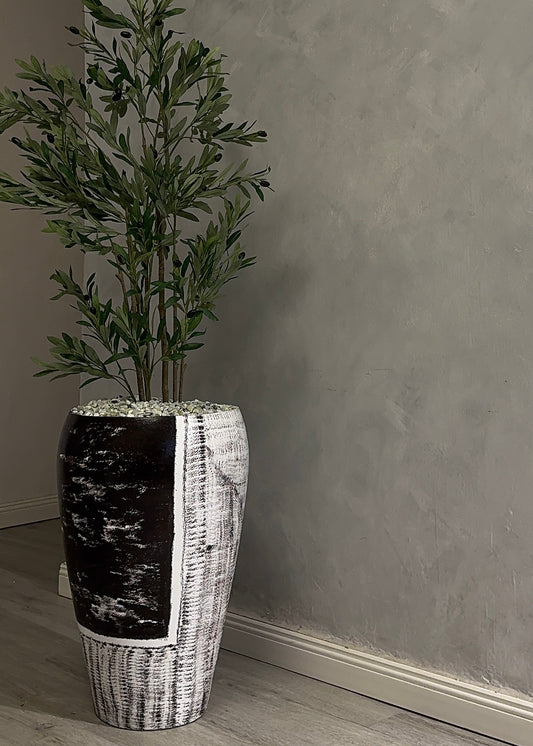 Mono Contrast Pot