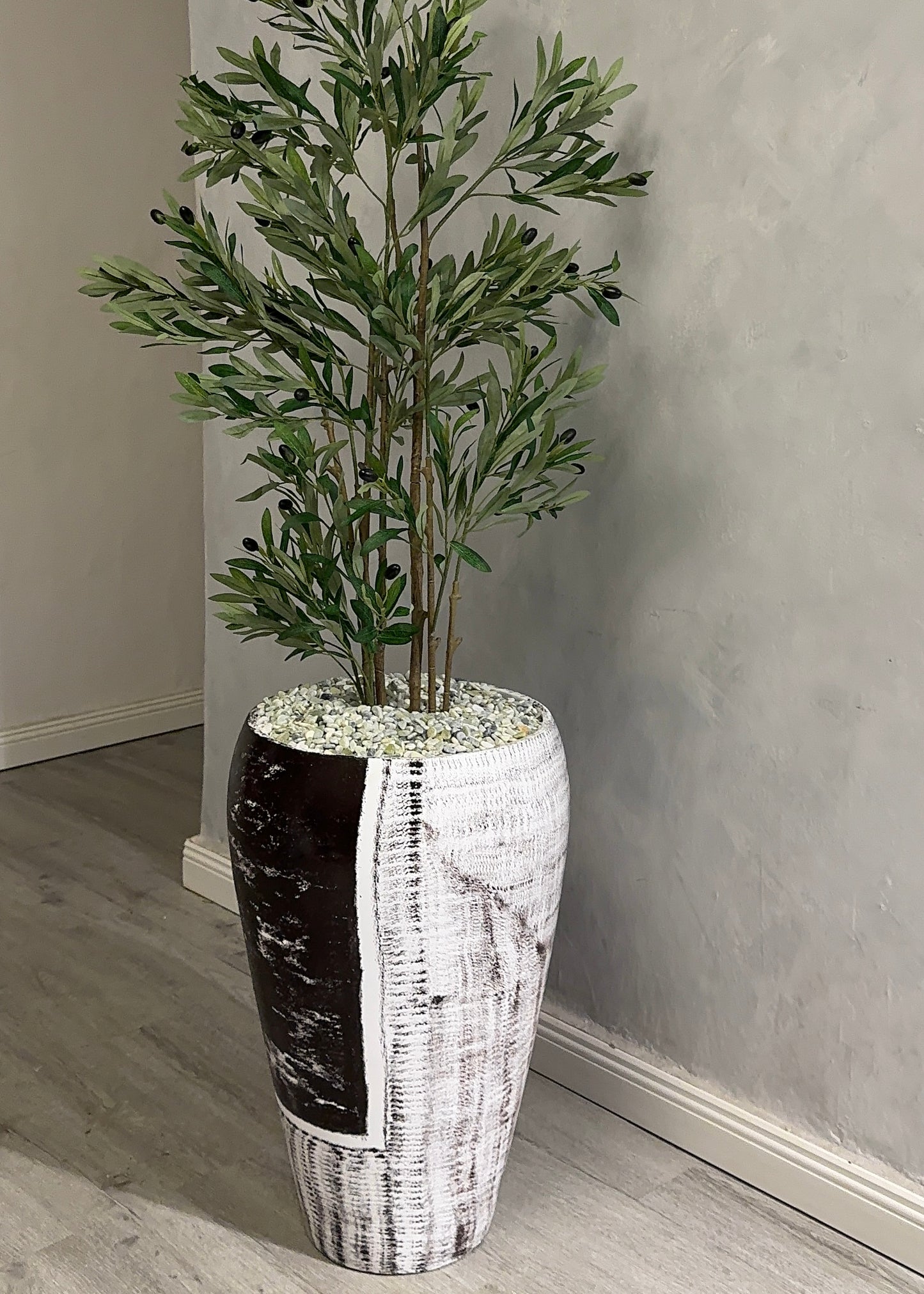 Mono Contrast Pot