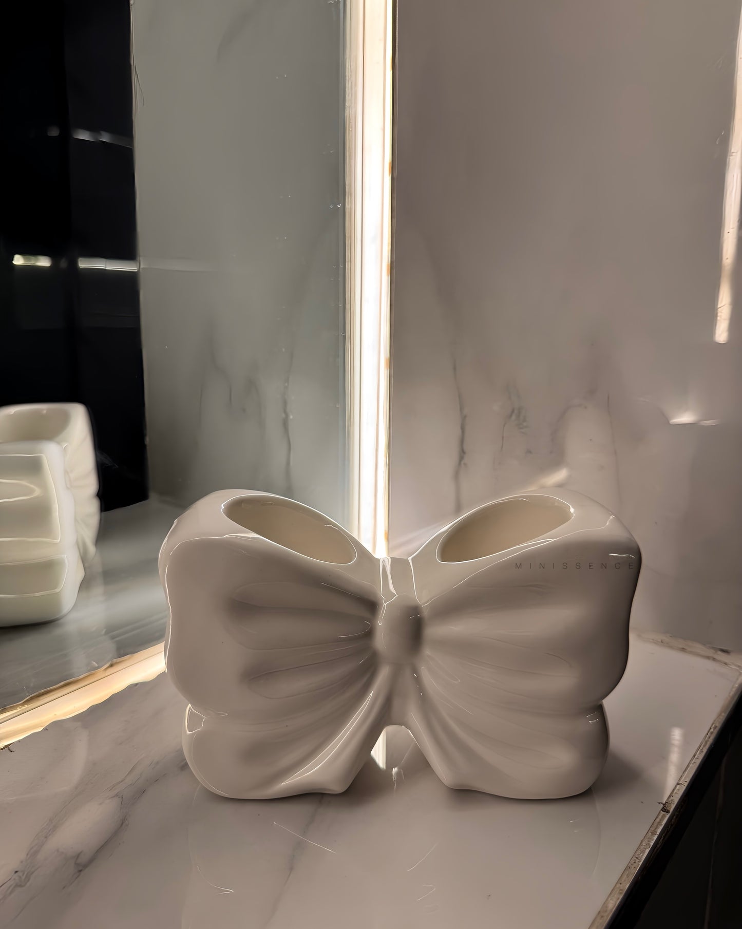 Bow Toothbrush & Paste Holder